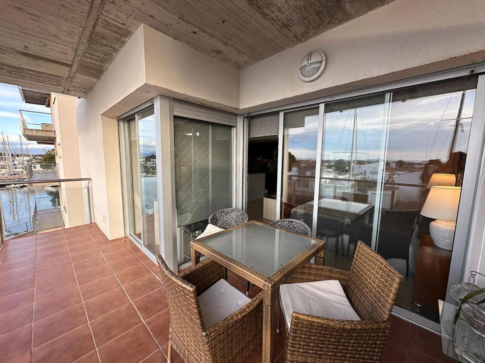 Apartamento En Roses Con Vistas Al Canal Y Piscina מראה חיצוני תמונה