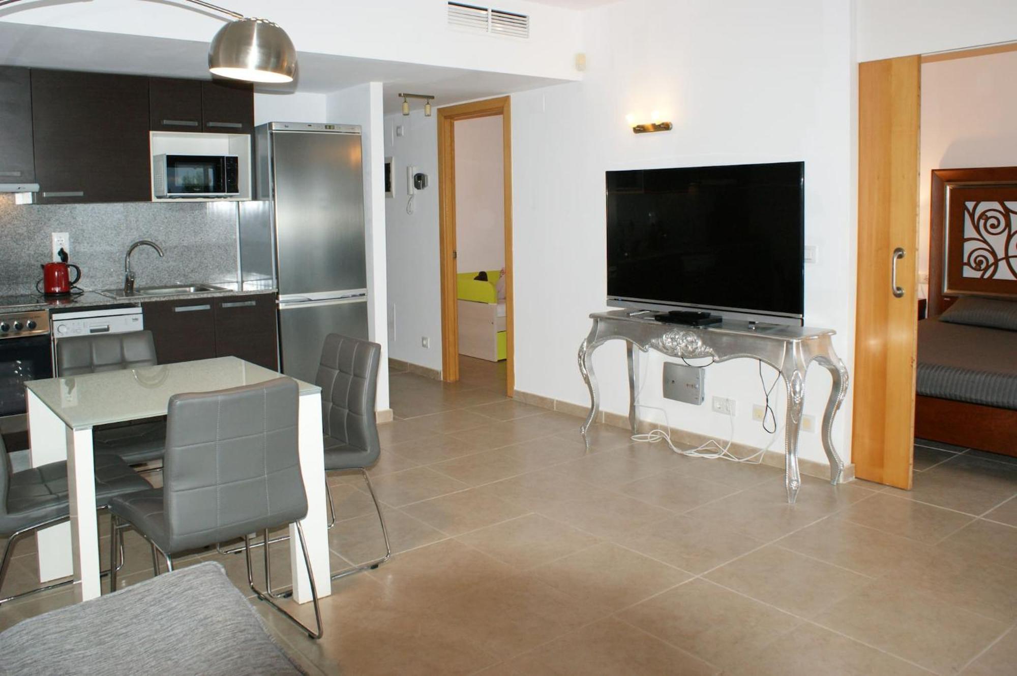 Apartamento En Roses Con Vistas Al Canal Y Piscina מראה חיצוני תמונה