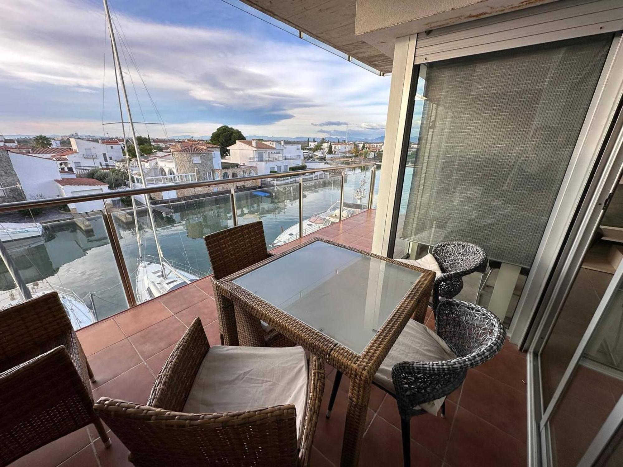 Apartamento En Roses Con Vistas Al Canal Y Piscina מראה חיצוני תמונה
